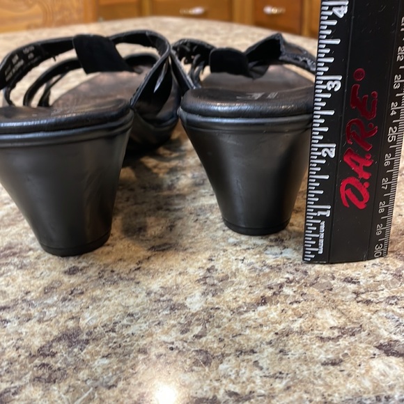 Clarks Bendables Black Slip On Heels. Size 8.5. Leather Upper. GUC - Picture 16 of 16